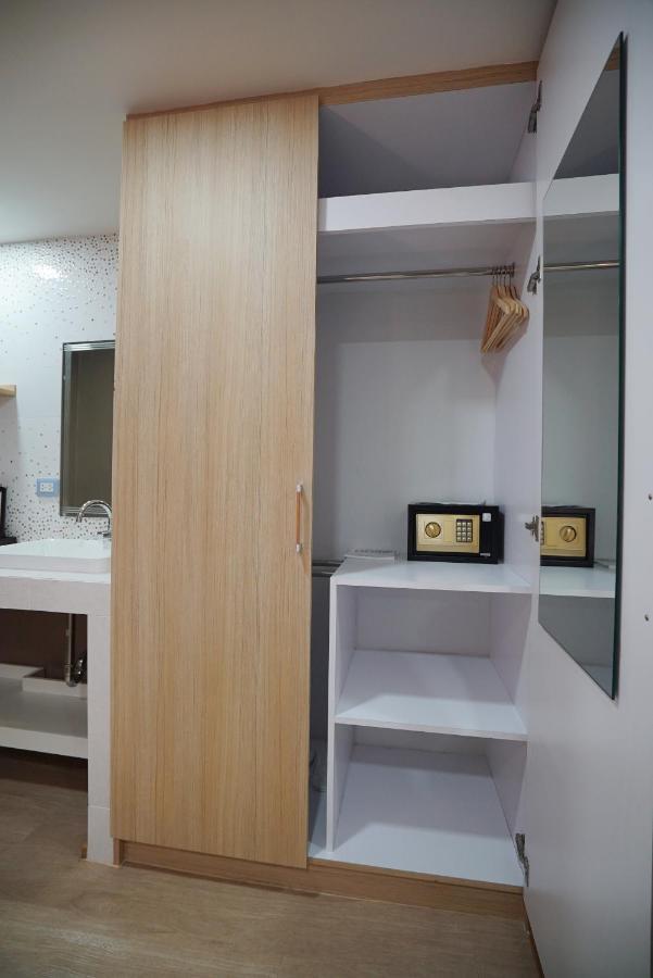 The Qube Fifty Hotel Бангкок Экстерьер фото