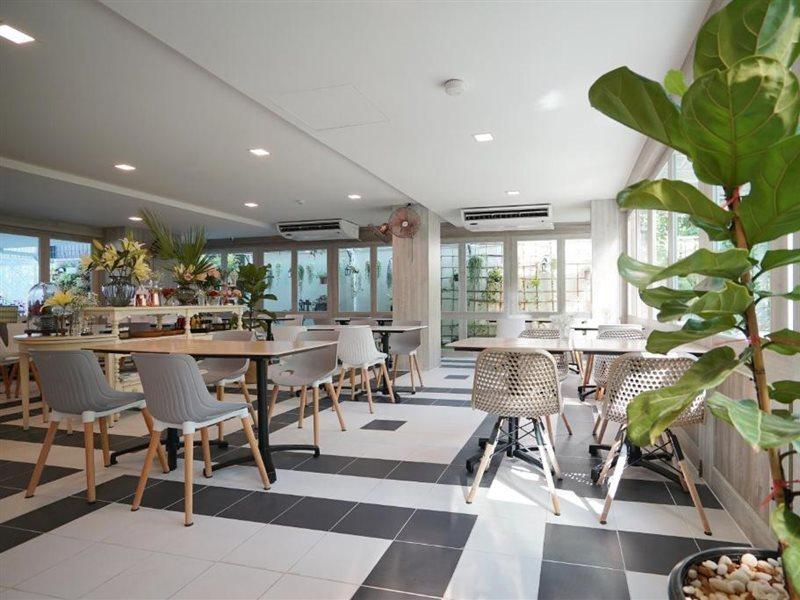 The Qube Fifty Hotel Бангкок Экстерьер фото